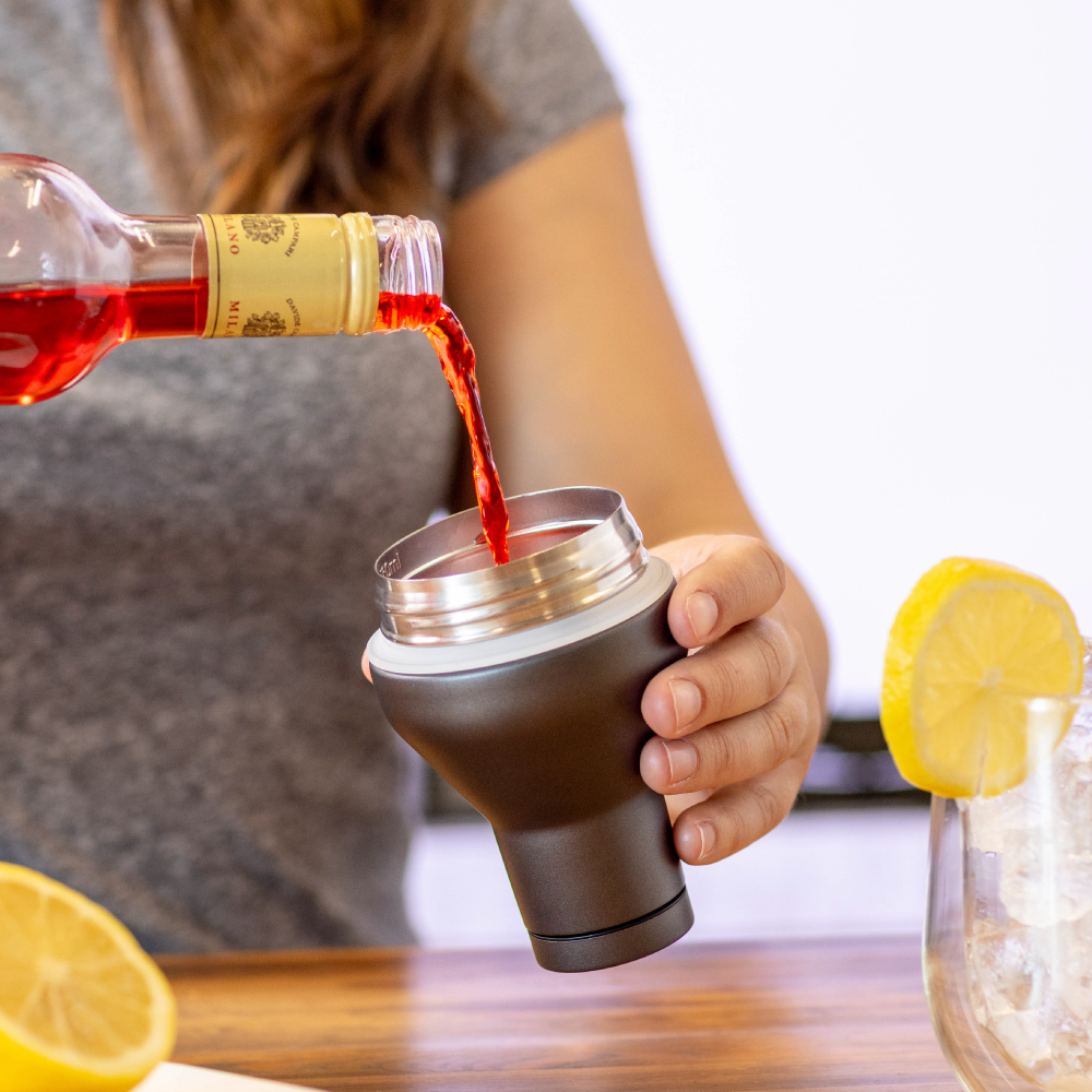 cocktail-shaker-lid-r5 Cocktail_Shaker_lifestyle_2_b714e13d-dd84-4844-956f-11cddc294041.png